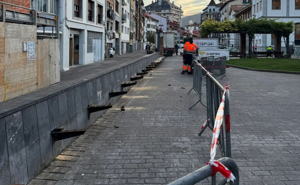 Lekueder parkeko eserlekuetan konponketak