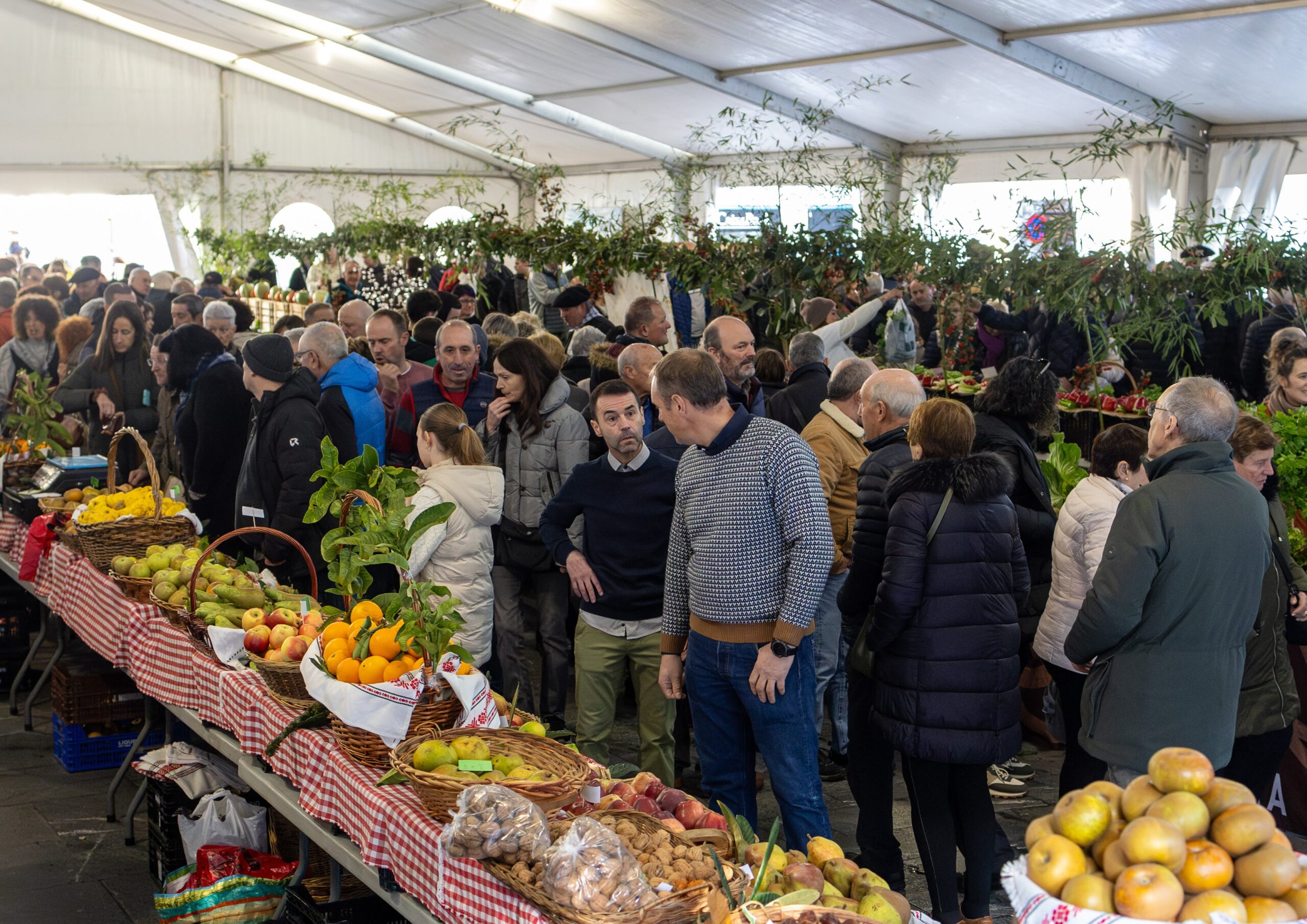 Gabon Zaharretako feria Kalegoen Plazan