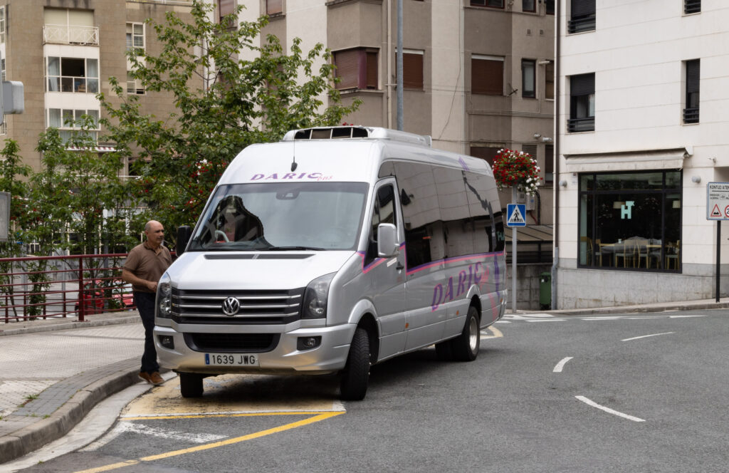 El autobús municipal será gratuito para las personas mayores de sesenta años por las obras del puente de Urazandi